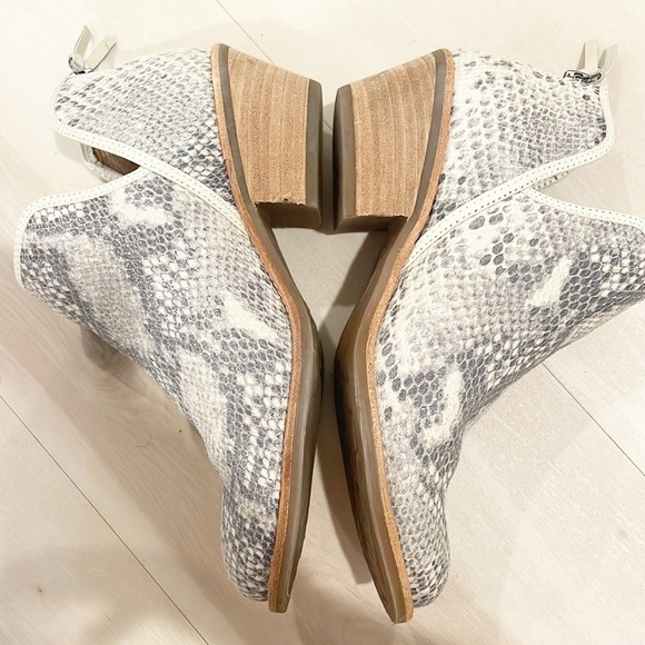 SOFFT Abena Snake Print taupe Leather Ankle Bootie 7.5 - Picture 5 of 12